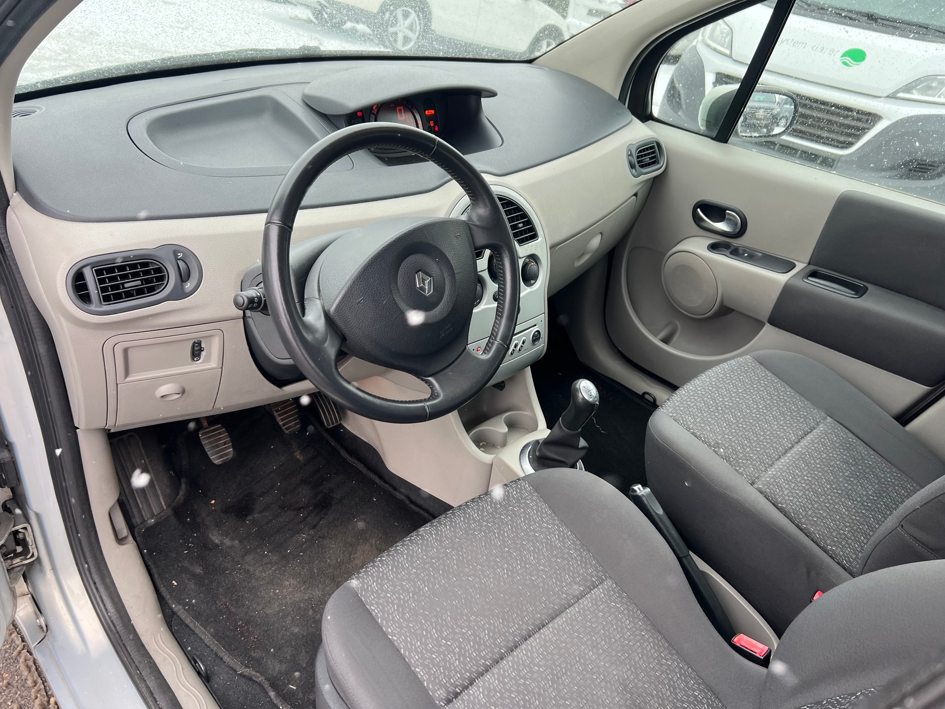 RENAULT Modus 1.4 16V Dynamique Confort-image-8