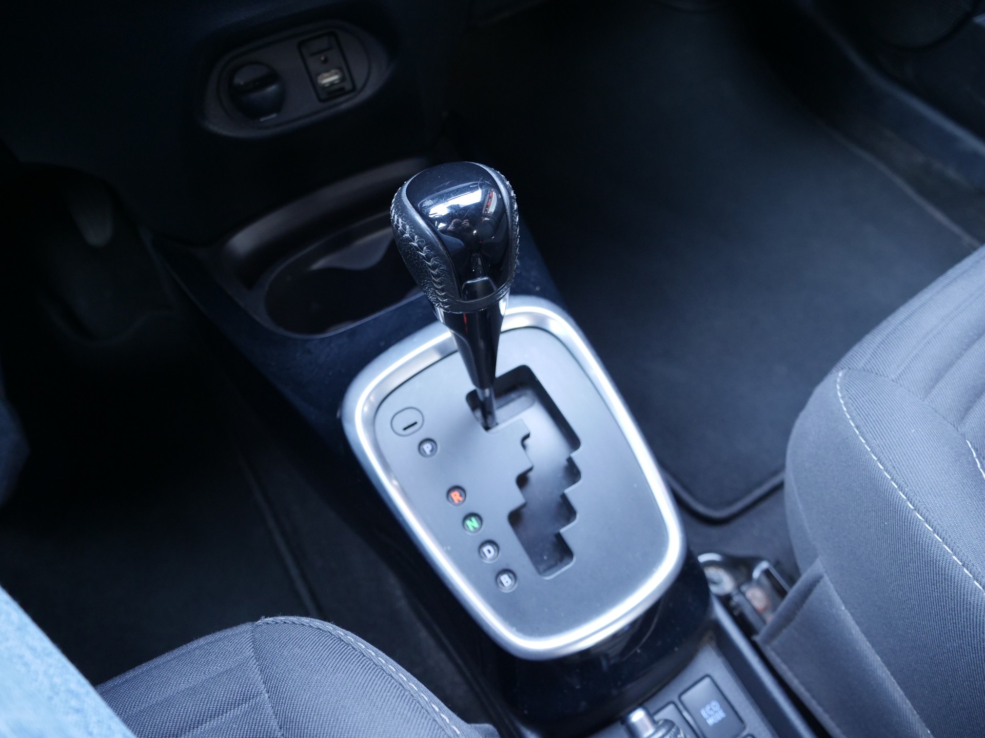 TOYOTA Yaris 1.5 VVT-i Hybrid Style e-CVT-image-14
