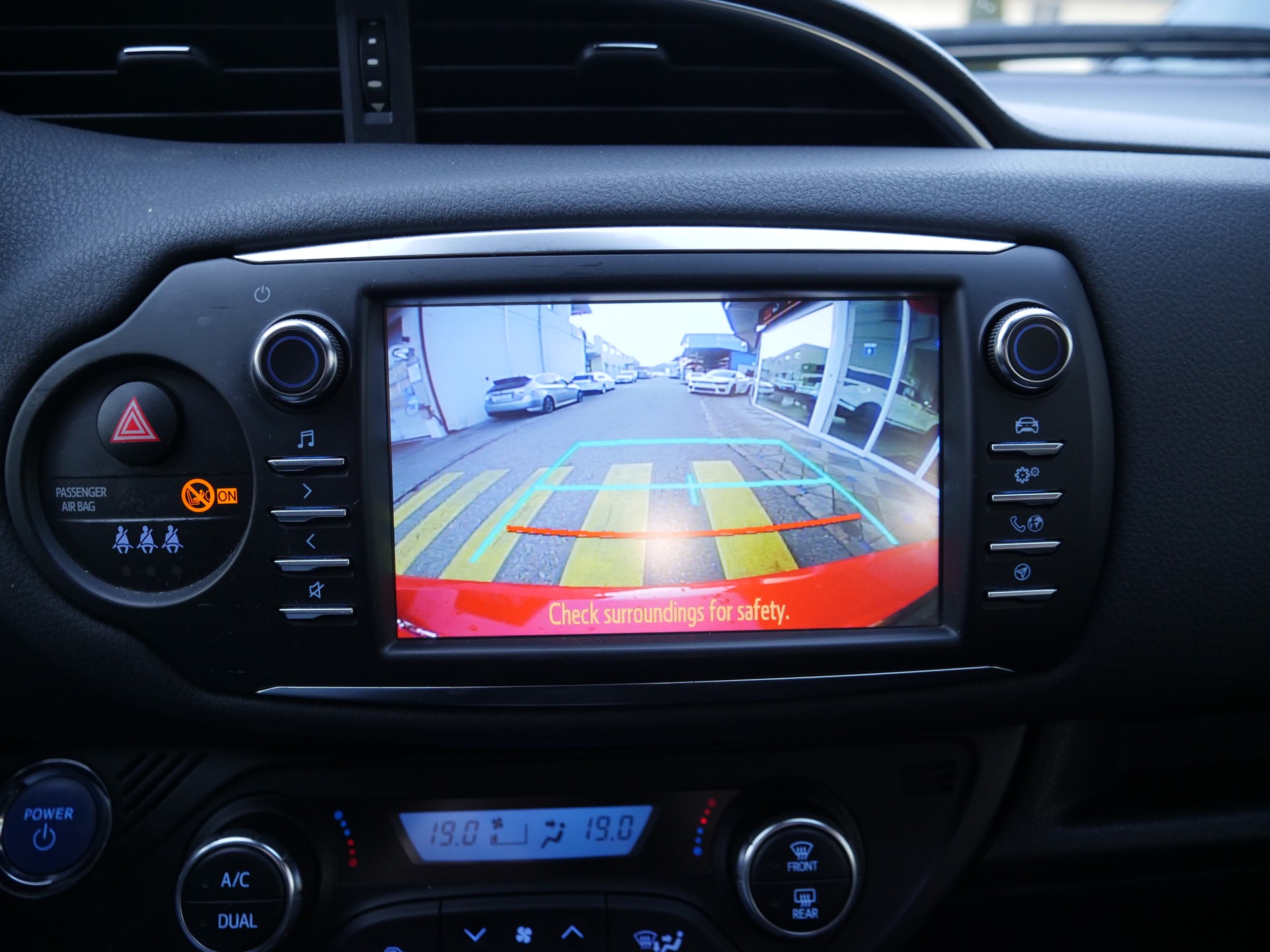 TOYOTA Yaris 1.5 VVT-i Hybrid Style e-CVT-image-13