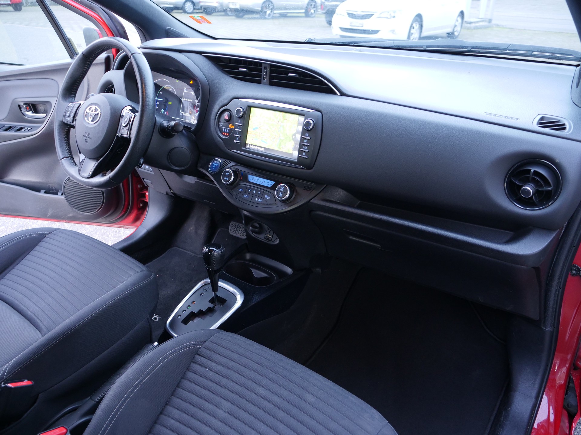 TOYOTA Yaris 1.5 VVT-i Hybrid Style e-CVT-image-8