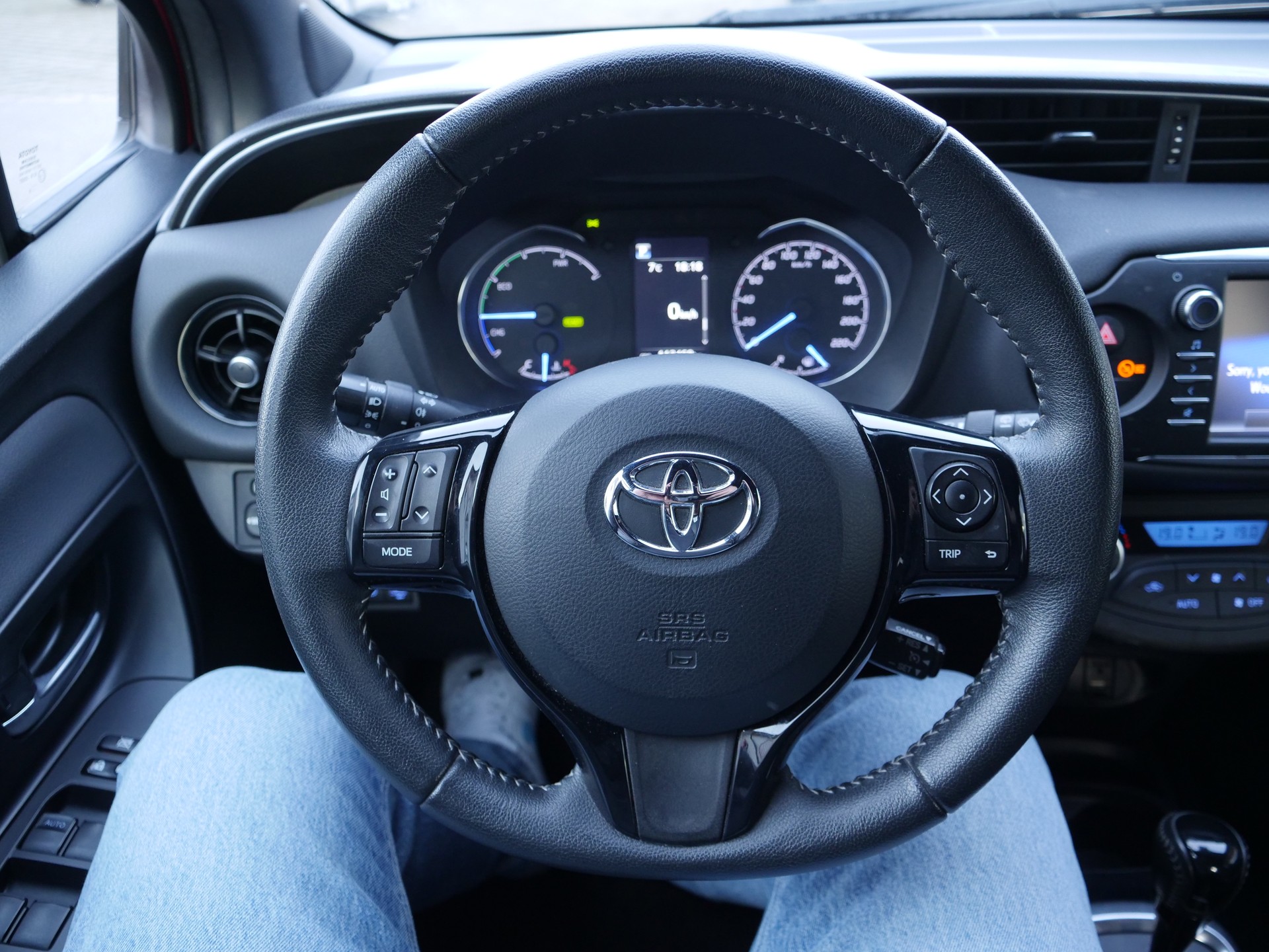 TOYOTA Yaris 1.5 VVT-i Hybrid Style e-CVT-image-10