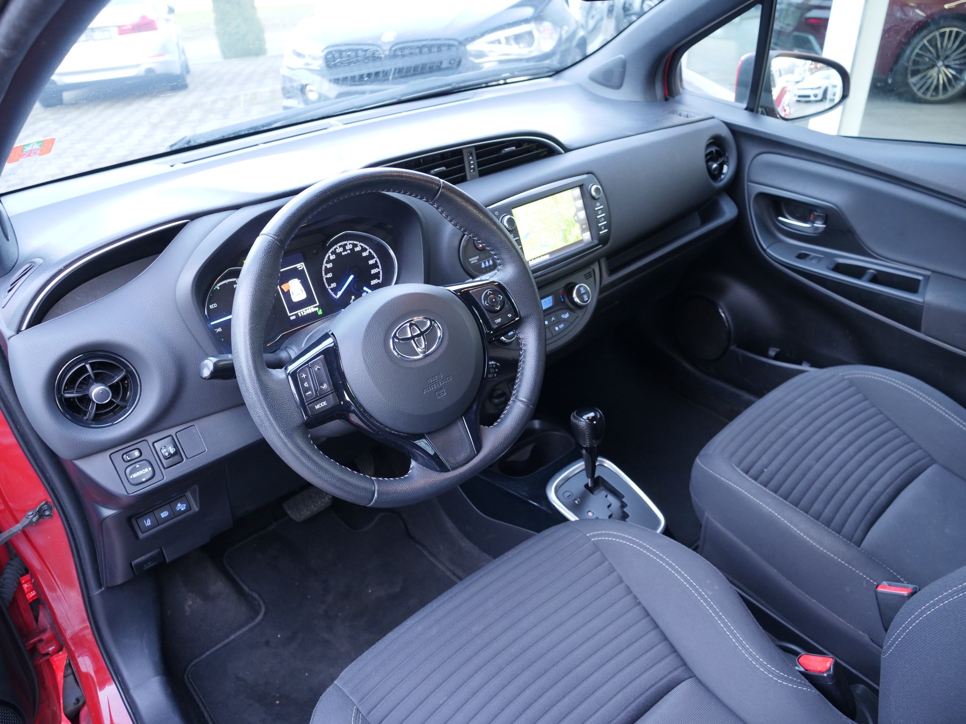 TOYOTA Yaris 1.5 VVT-i Hybrid Style e-CVT-image-6