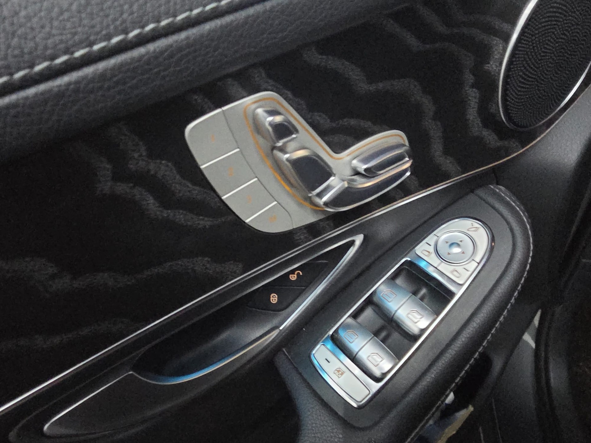 MERCEDES-BENZ GLC 250 Off-Road 4Matic 9G-Tronic-image-14