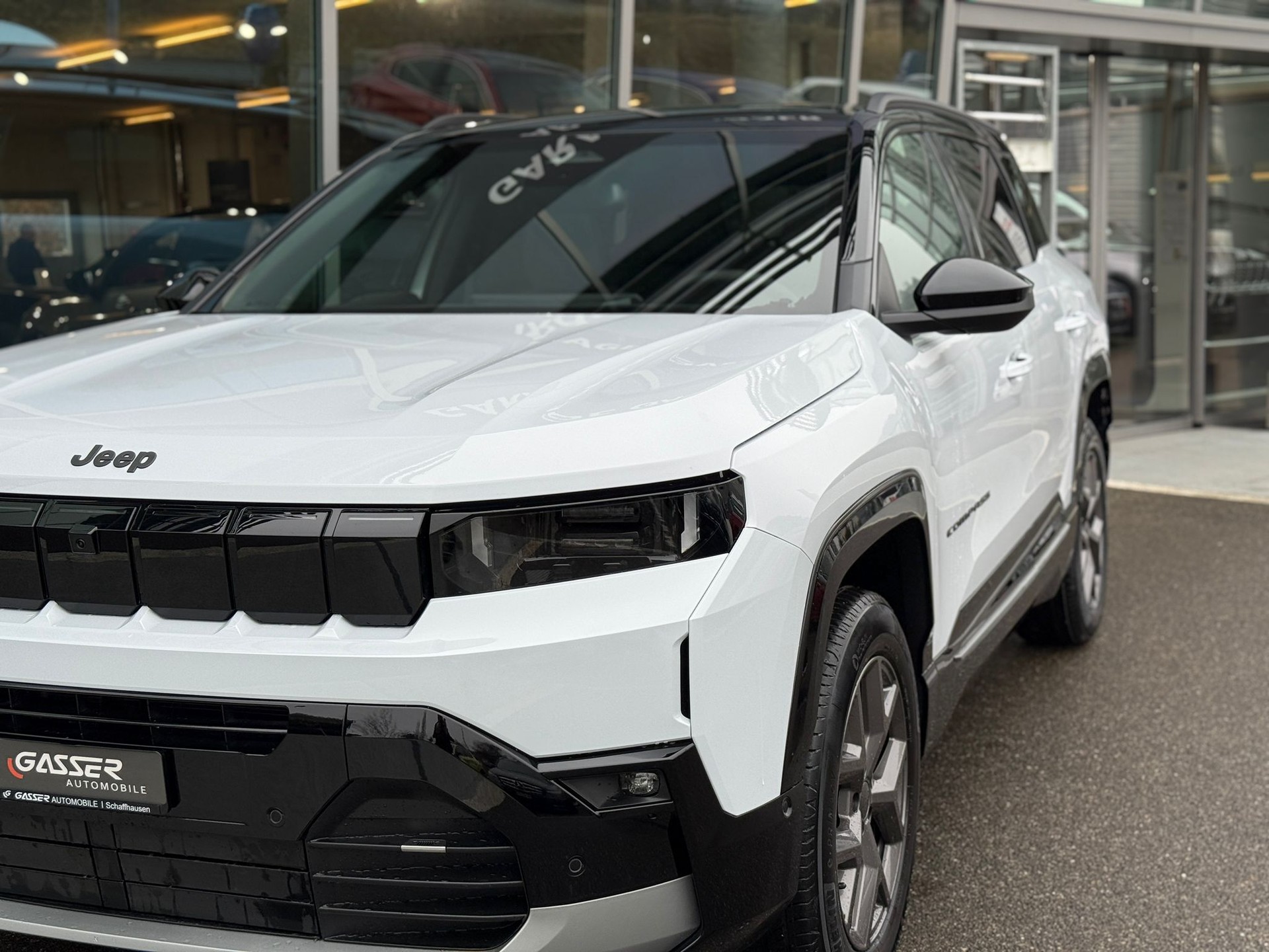 JEEP Compass 1.2 T e-Hybrid First Edition Pack PLUS + Pack SKY-showroom-element-3