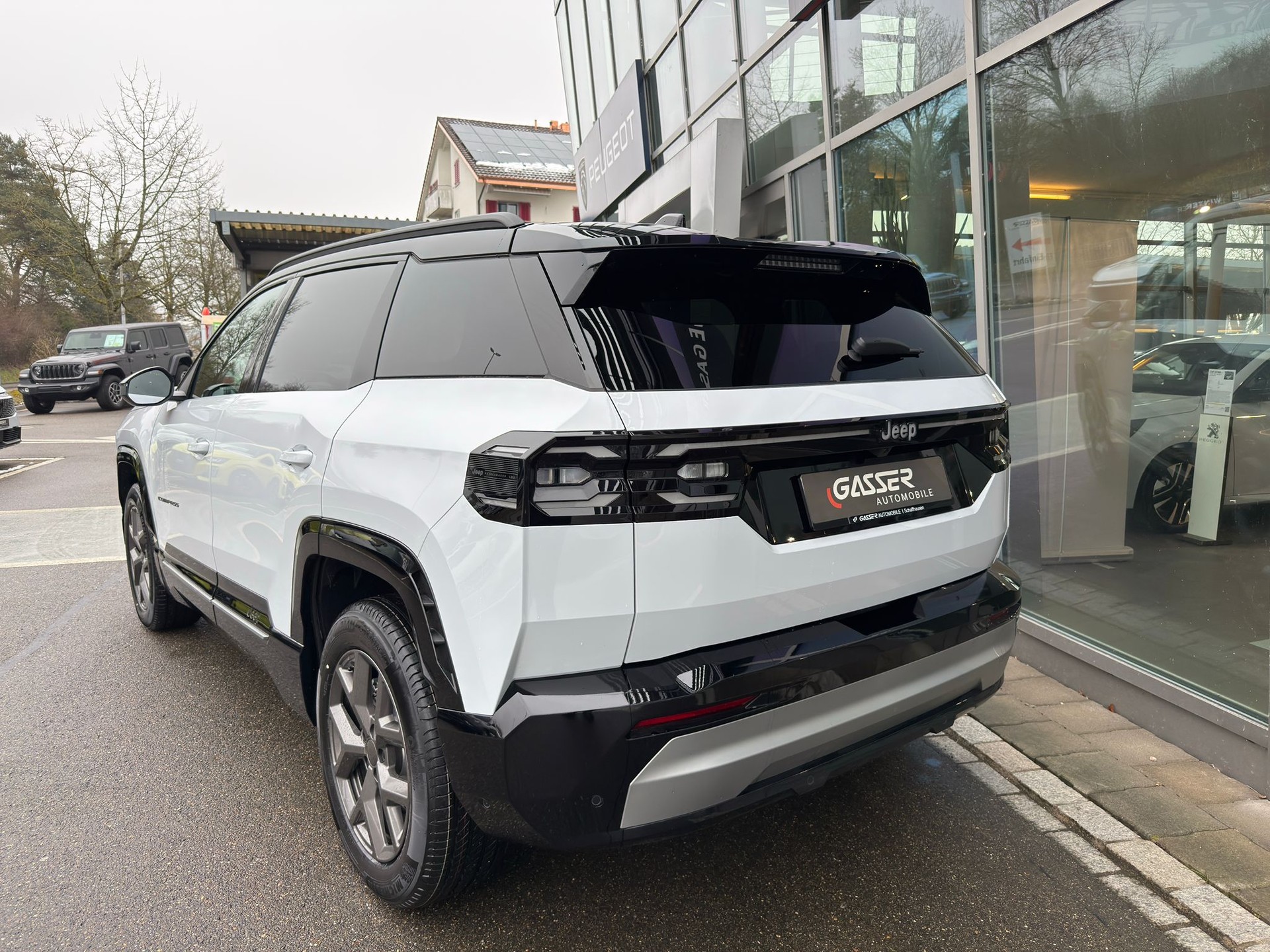 JEEP Compass 1.2 T e-Hybrid First Edition Pack PLUS + Pack SKY-showroom-element-2