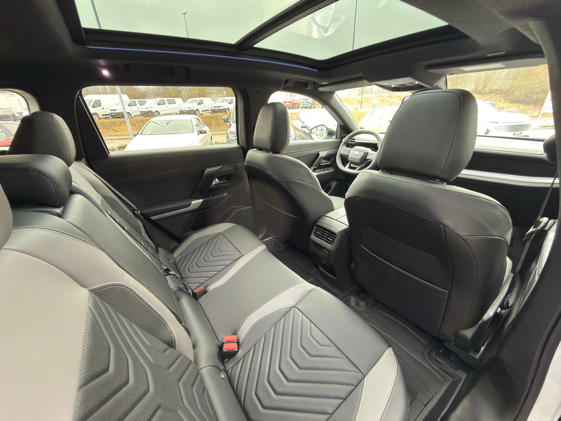 JEEP Compass 1.2 T e-Hybrid First Edition Pack PLUS + Pack SKY-image-9