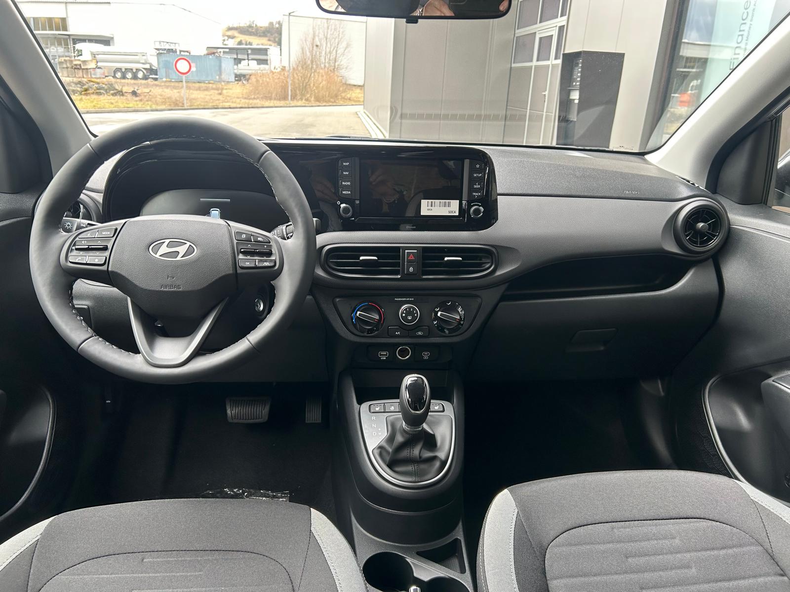 HYUNDAI i10 1.2 Amplia Aut.-image-6