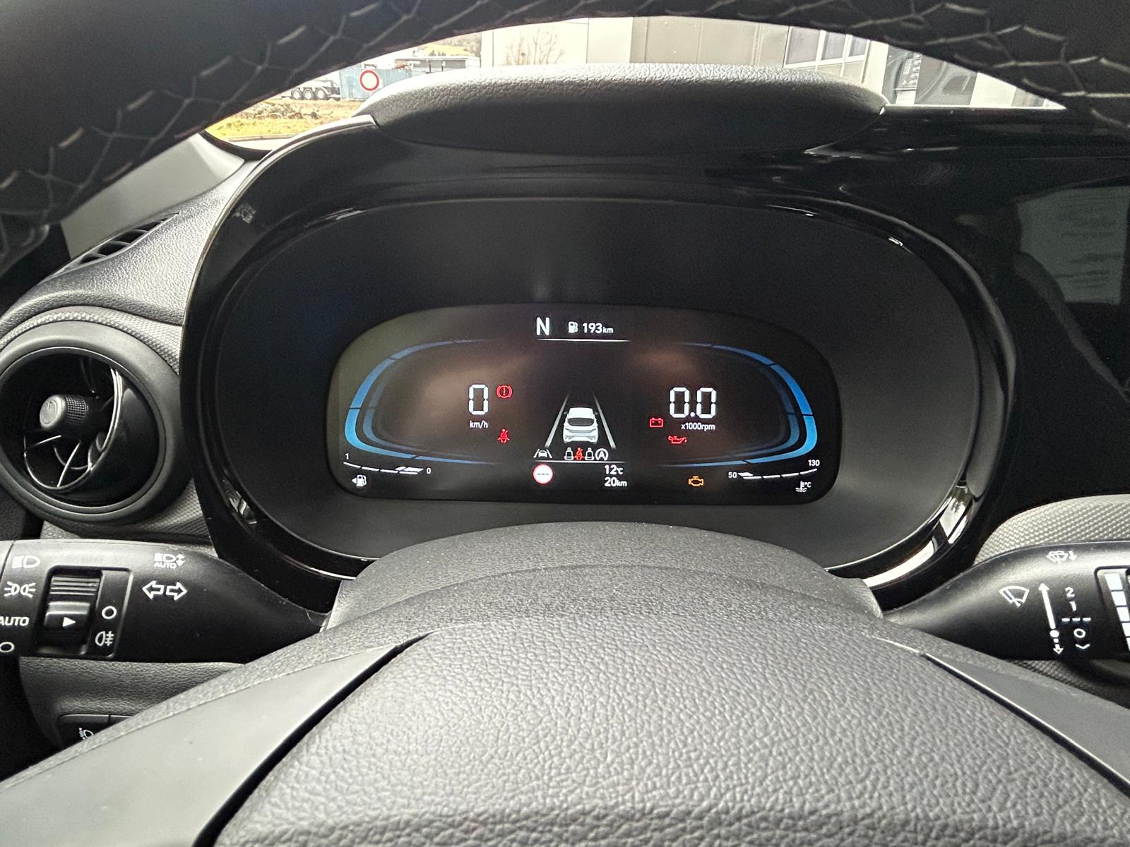 HYUNDAI i10 1.2 Amplia Aut.-image-13