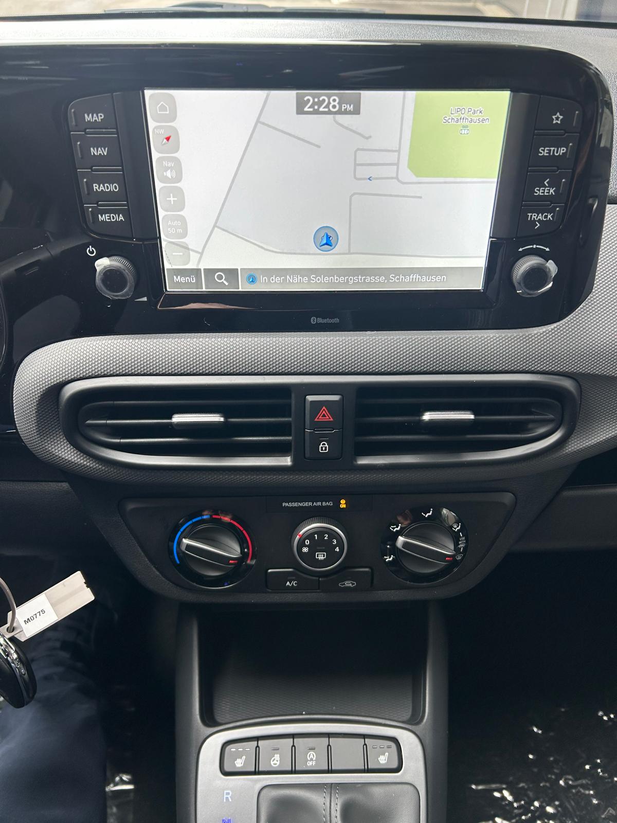 HYUNDAI i10 1.2 Amplia Aut.-image-9