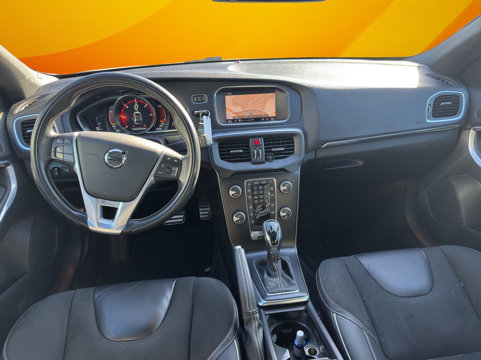 VOLVO V40 D2 R-Design Geartronic-image-8