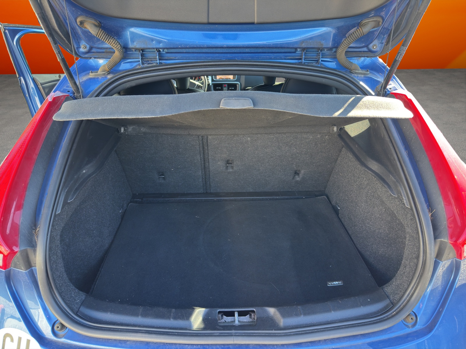 VOLVO V40 D2 R-Design Geartronic-image-12