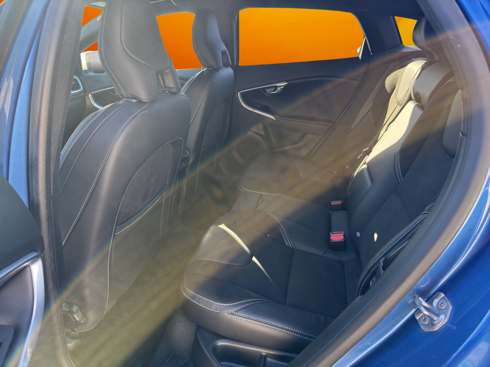 VOLVO V40 D2 R-Design Geartronic-image-11