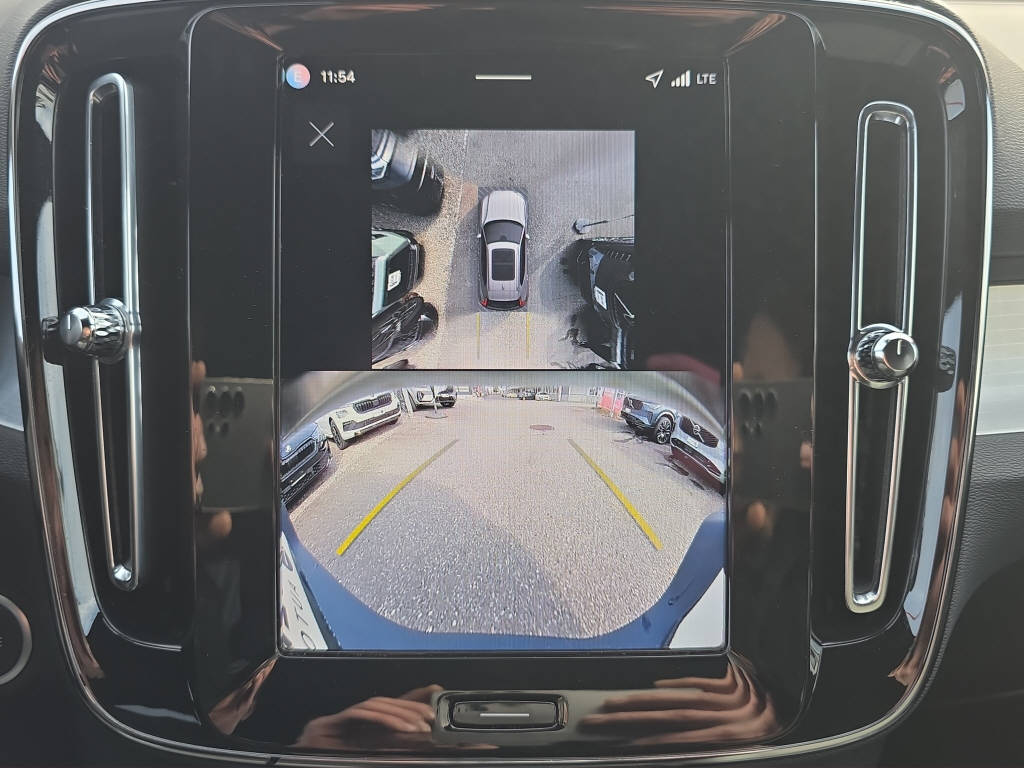 VOLVO XC40 2.0 B4 MH Plus Black Edition-image-17