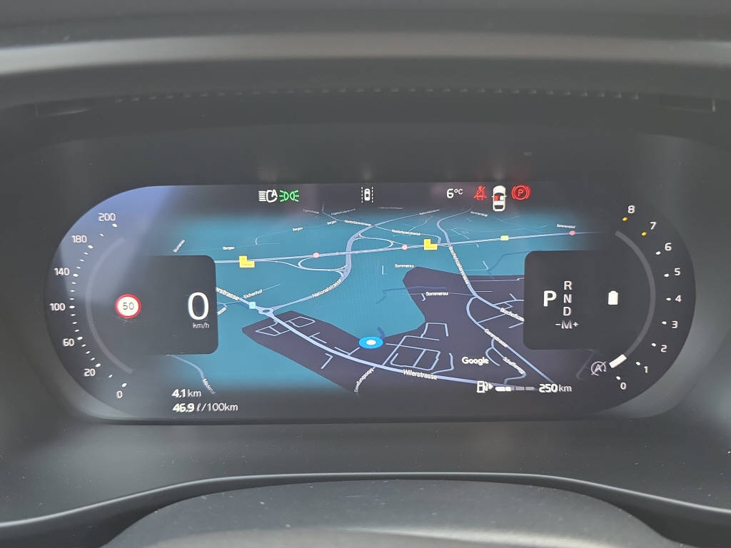 VOLVO XC40 2.0 B4 MH Plus Black Edition-image-16