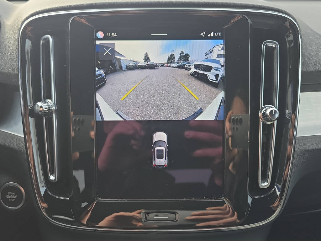 VOLVO XC40 2.0 B4 MH Plus Black Edition-image-18