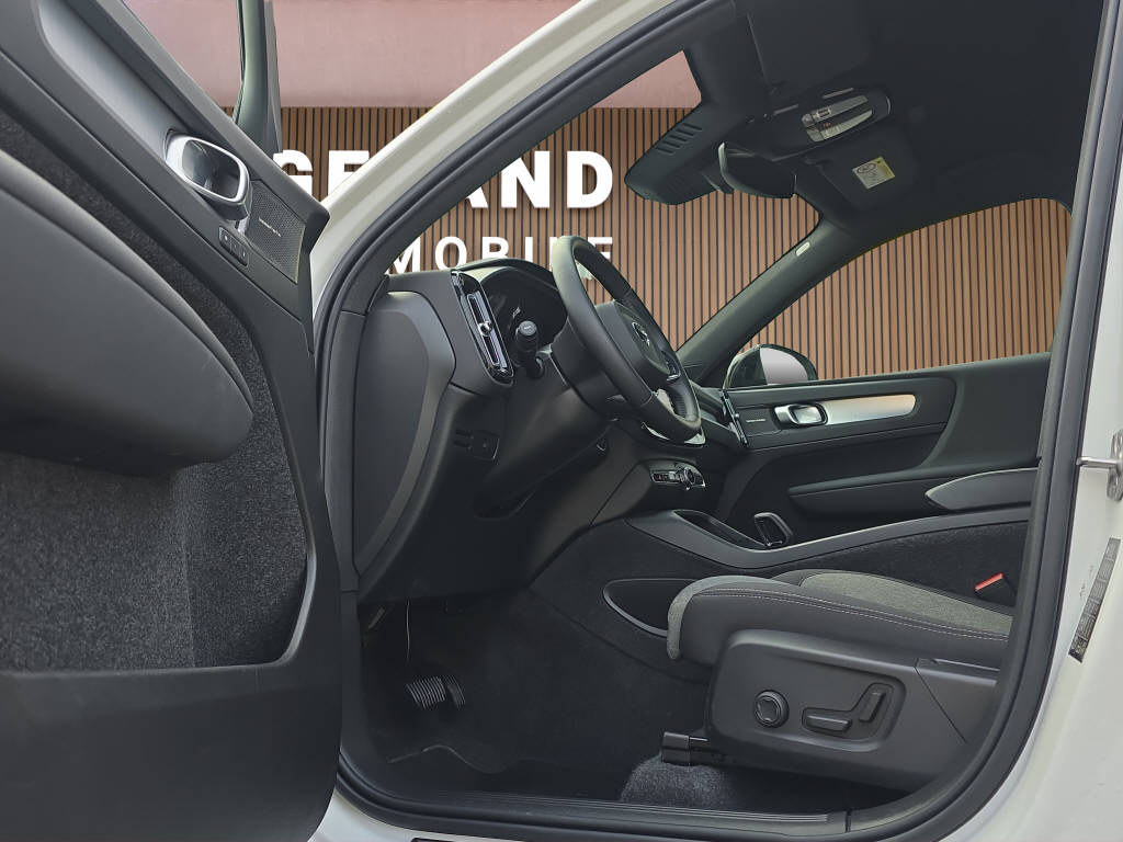 VOLVO XC40 2.0 B4 MH Plus Black Edition-image-10