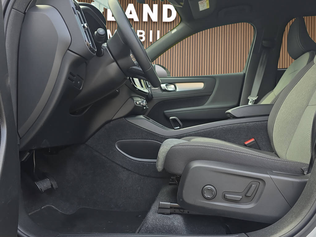 VOLVO XC40 2.0 B4 MH Plus Black Edition-image-11