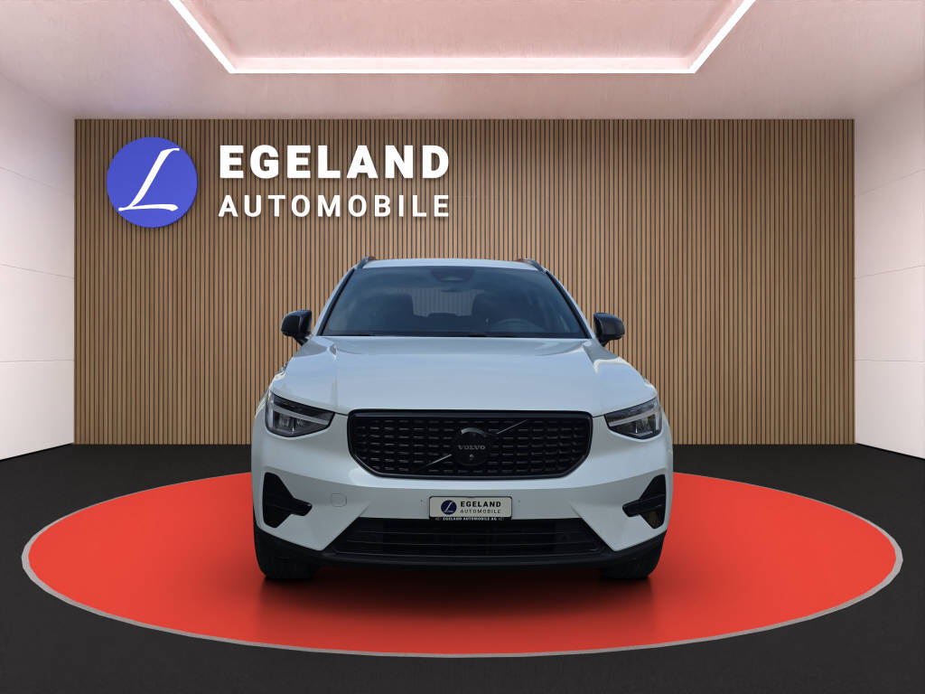 VOLVO XC40 2.0 B4 MH Plus Black Edition-image-2