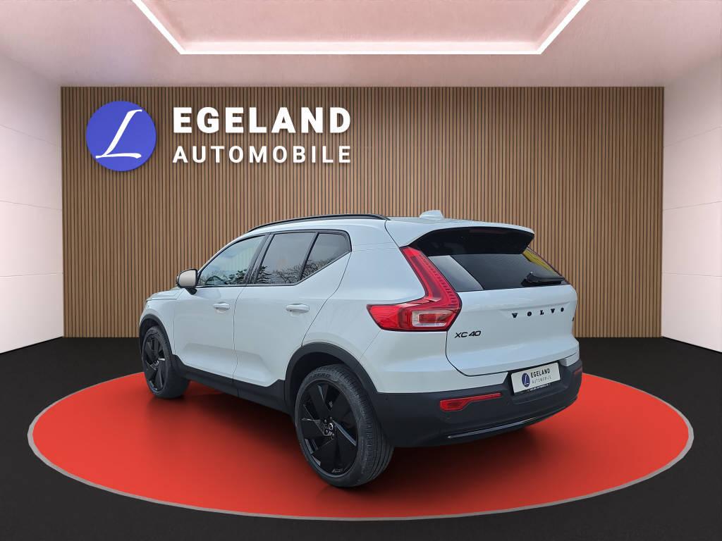 VOLVO XC40 2.0 B4 MH Plus Black Edition-image-4
