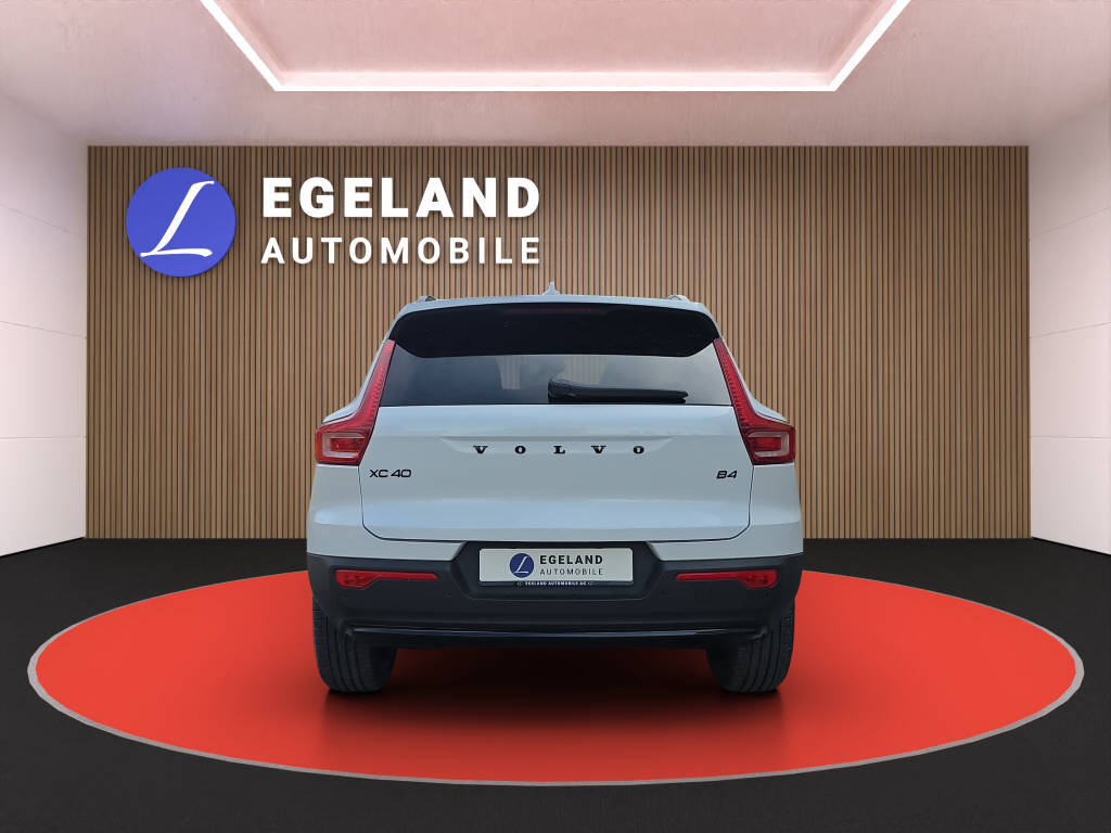 VOLVO XC40 2.0 B4 MH Plus Black Edition-image-5