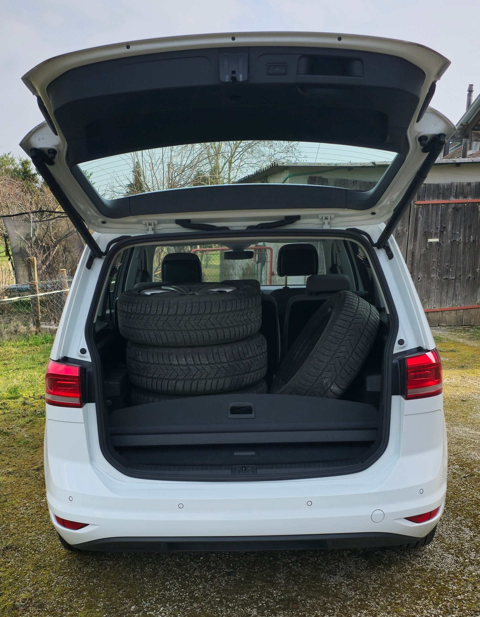 VW Touran 2.0 TDI BlueMotion Technology Comfortline-image-16