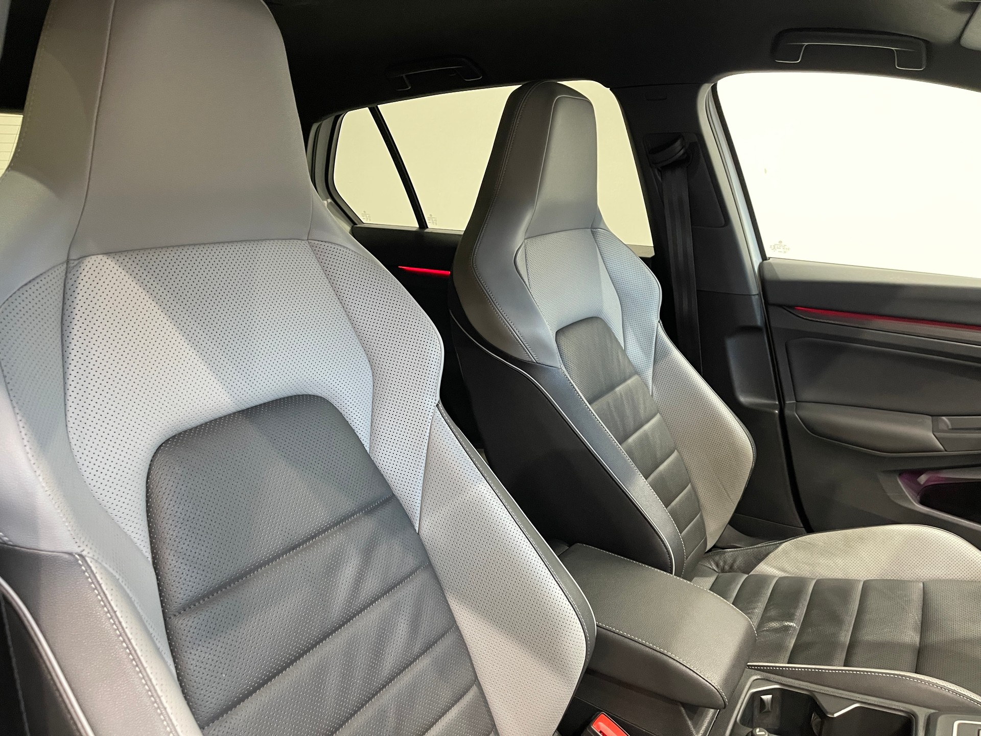 VW Golf 2.0 TDI GTD DSG*LEDER*AHK*STANDHEIZUNG*-image-15