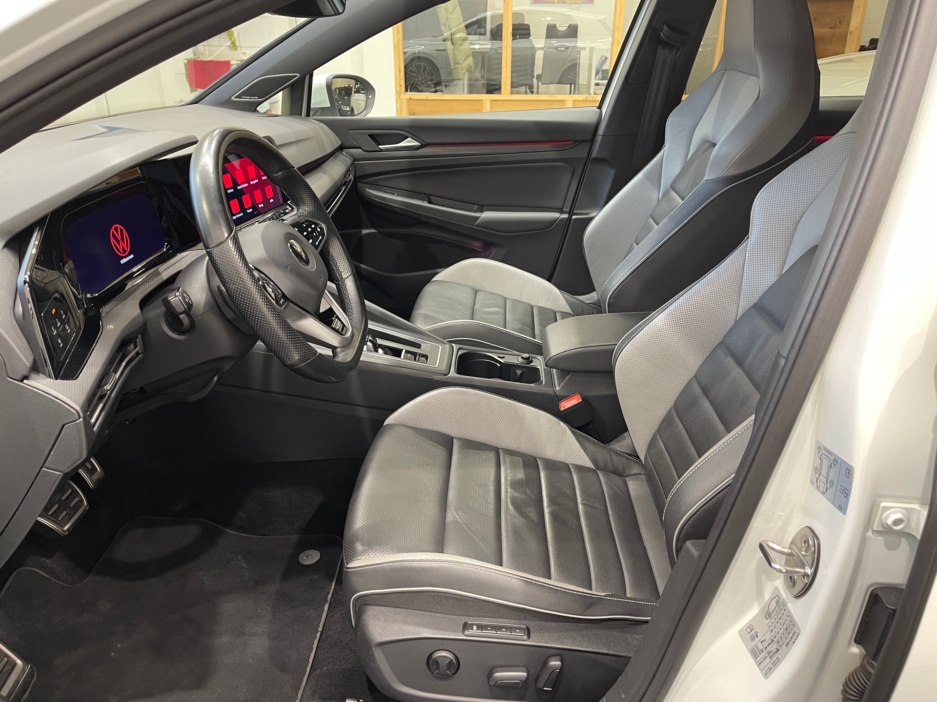 VW Golf 2.0 TDI GTD DSG*LEDER*AHK*STANDHEIZUNG*-image-7
