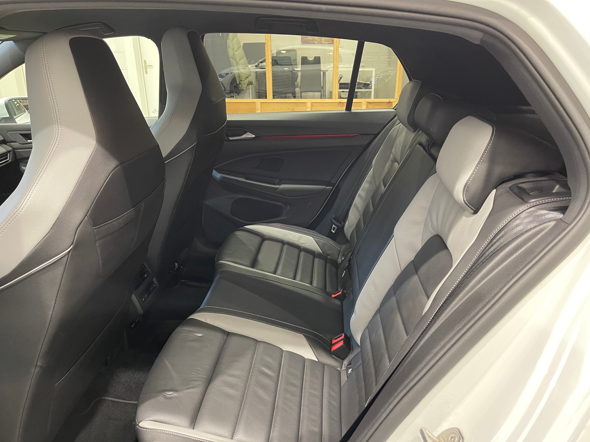 VW Golf 2.0 TDI GTD DSG*LEDER*AHK*STANDHEIZUNG*-image-11