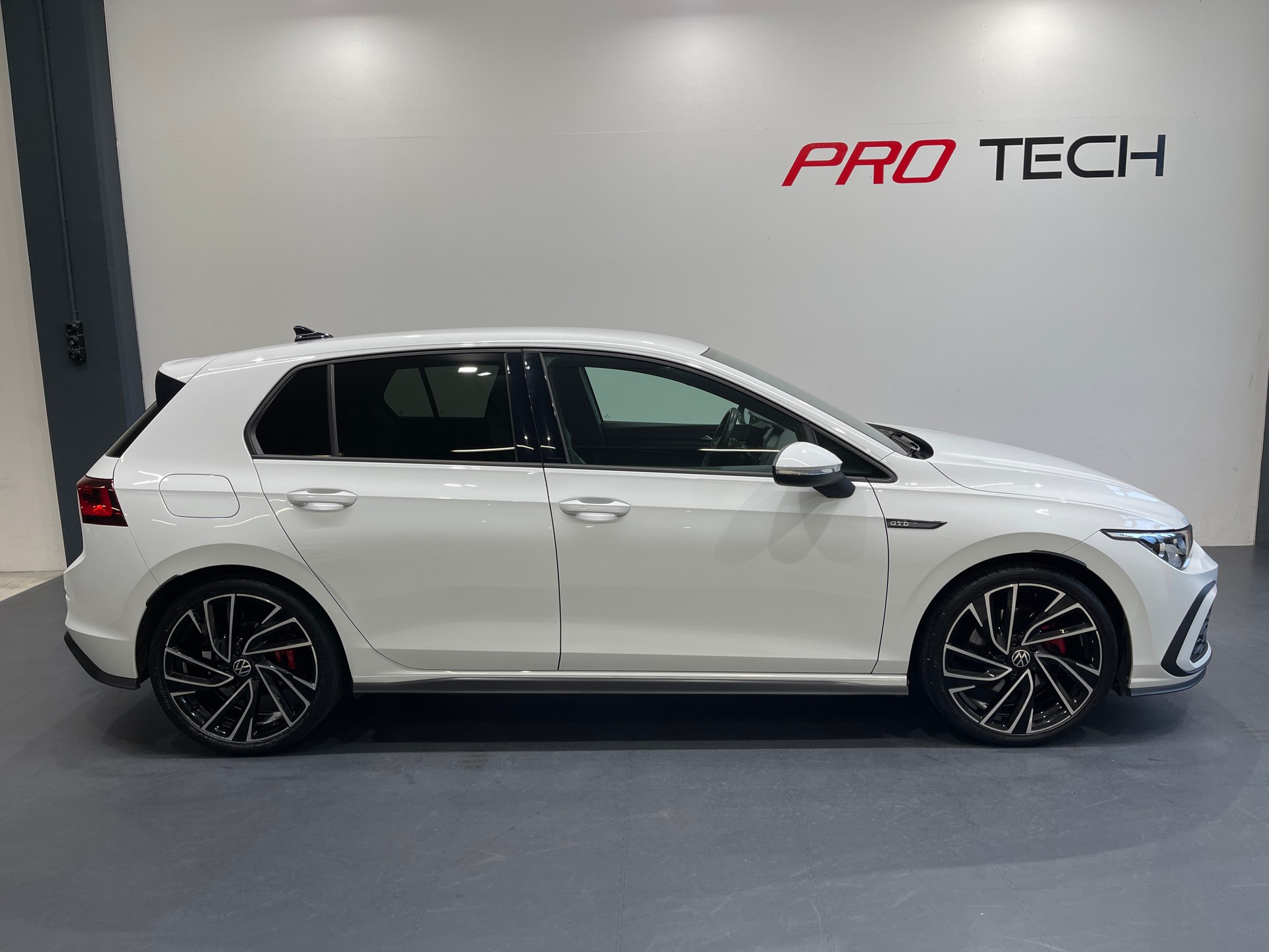 VW Golf 2.0 TDI GTD DSG*LEDER*AHK*STANDHEIZUNG*-showroom-element-3