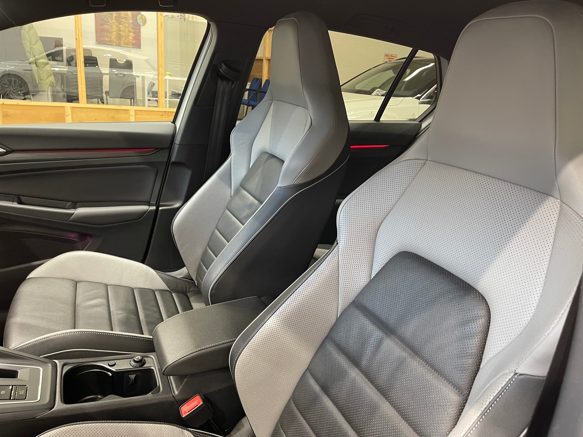 VW Golf 2.0 TDI GTD DSG*LEDER*AHK*STANDHEIZUNG*-image-8