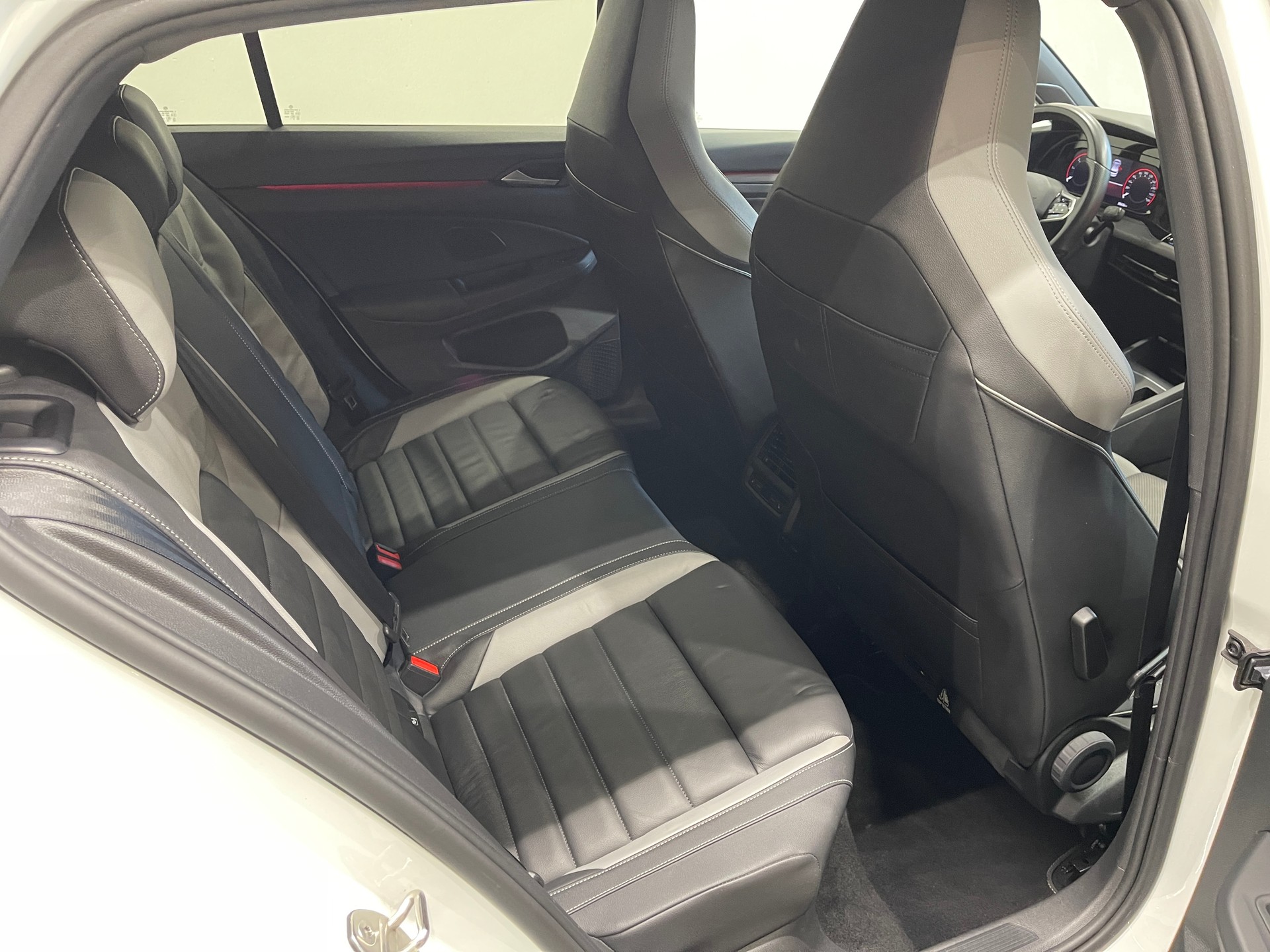 VW Golf 2.0 TDI GTD DSG*LEDER*AHK*STANDHEIZUNG*-image-13