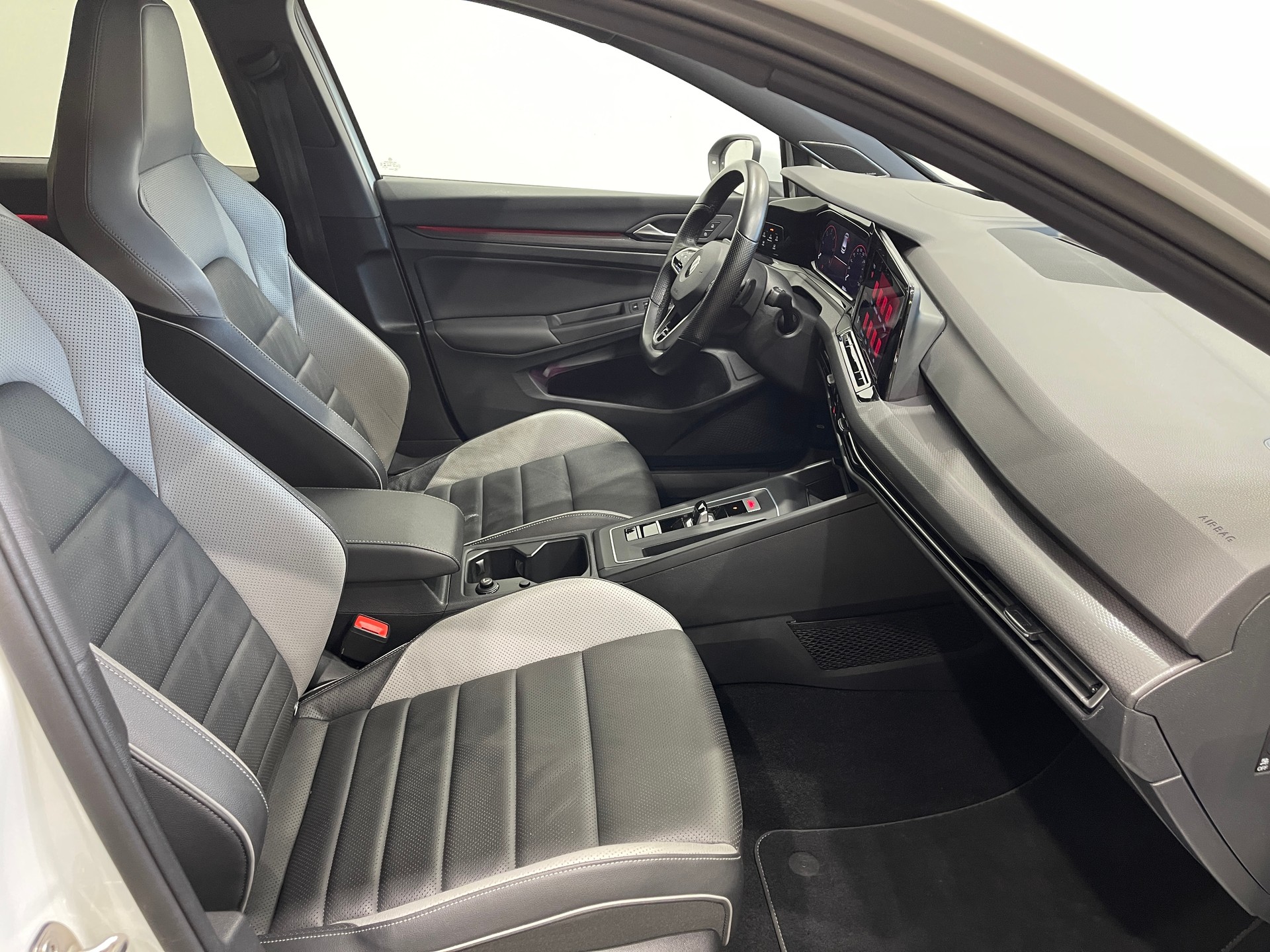 VW Golf 2.0 TDI GTD DSG*LEDER*AHK*STANDHEIZUNG*-image-14