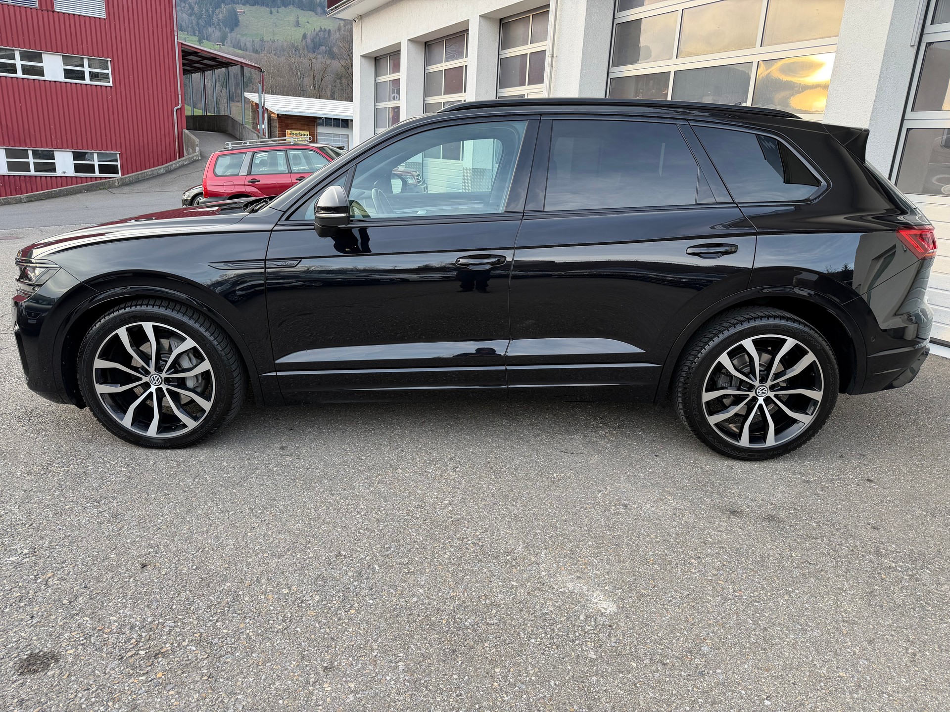 VW Touareg 3.0 TDI R Line Tiptronic-showroom-element-1