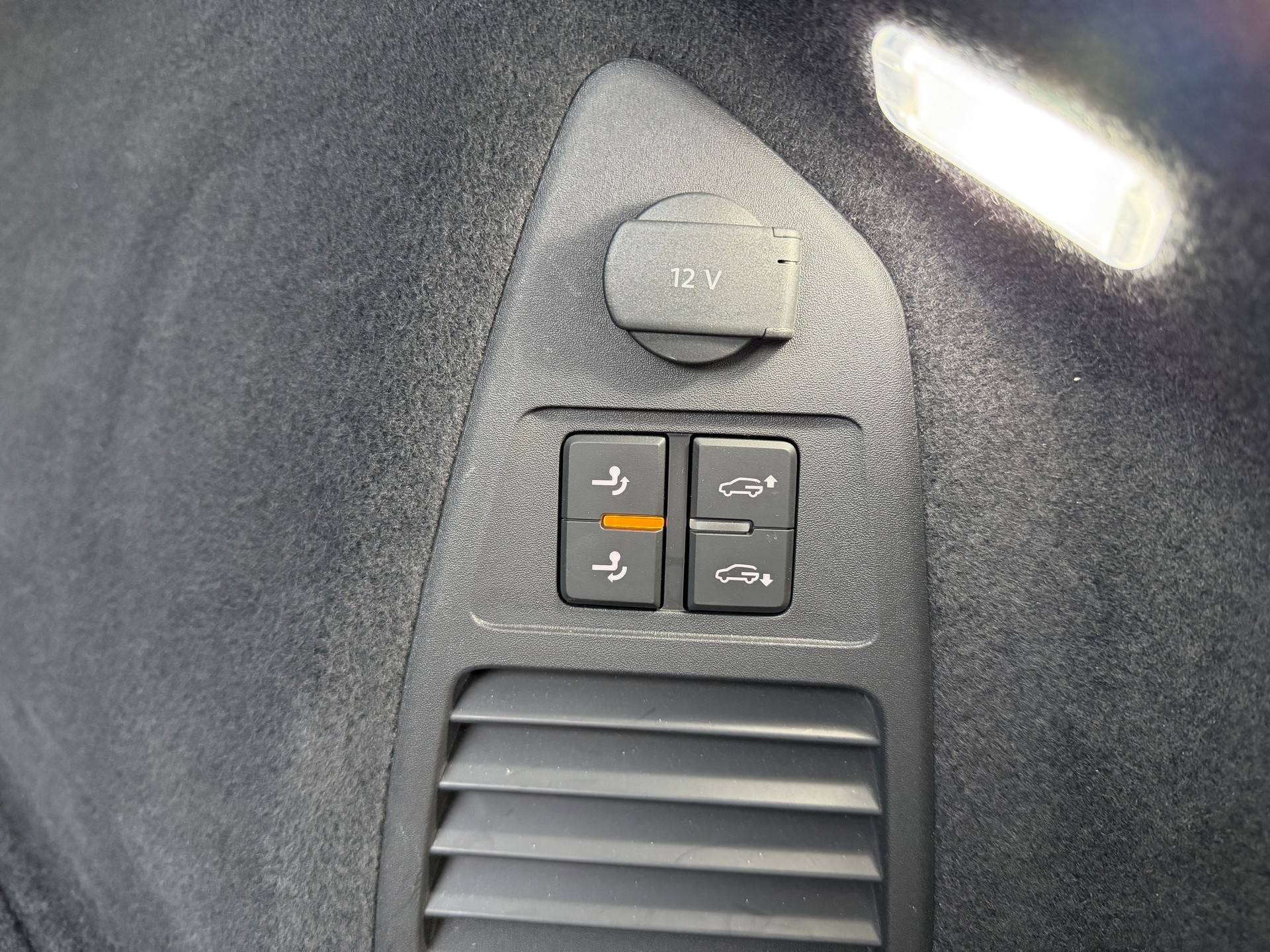VW Touareg 3.0 TDI R Line Tiptronic-image-13