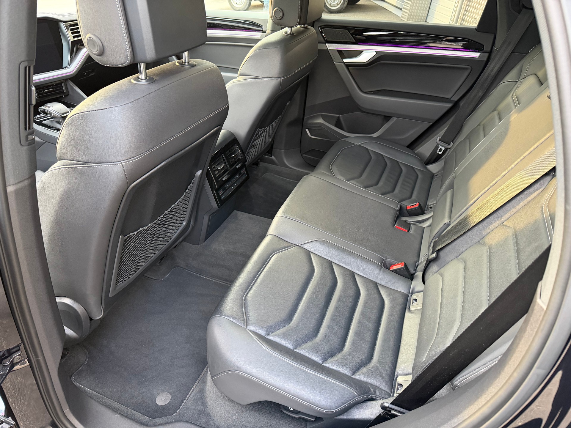 VW Touareg 3.0 TDI R Line Tiptronic-image-9