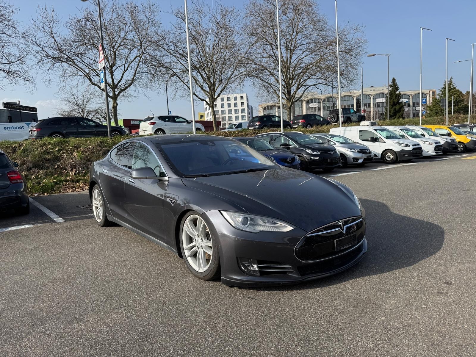 TESLA Model S 85 D-image-9