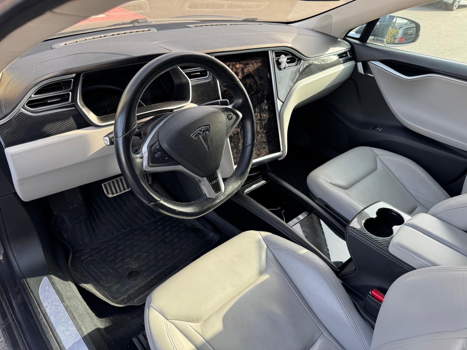TESLA Model S 85 D-image-14