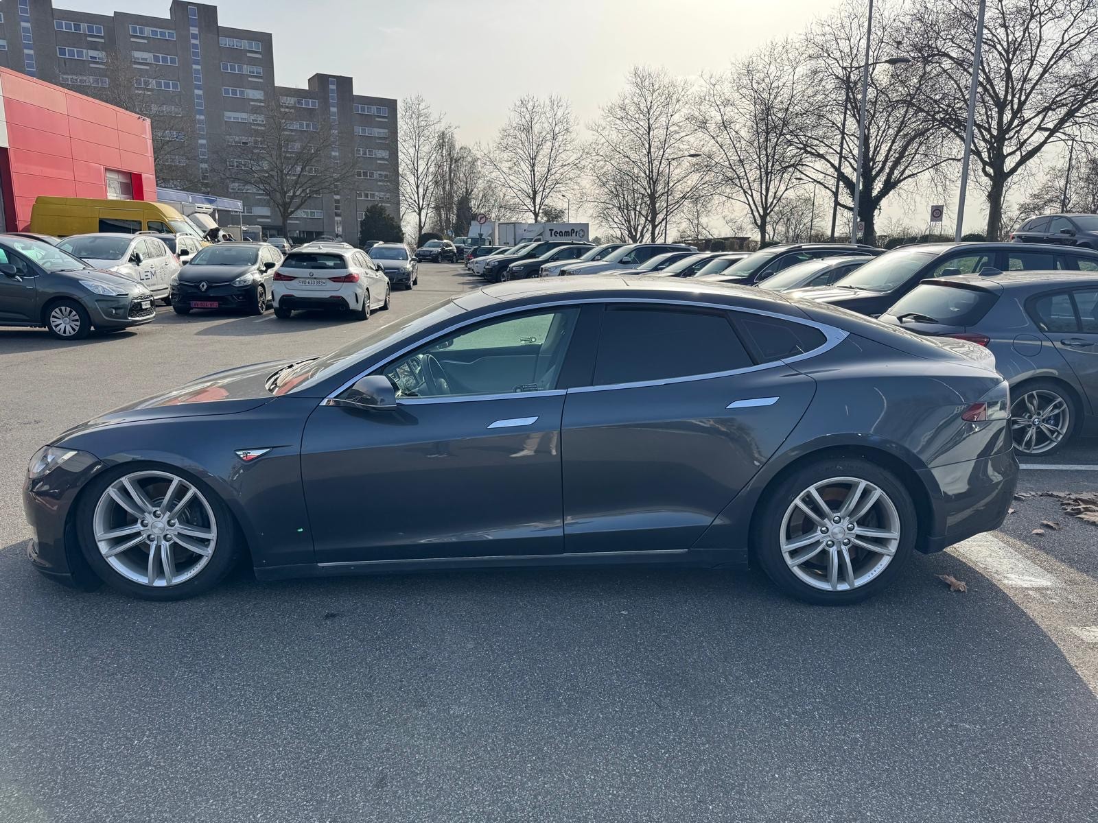 TESLA Model S 85 D-image-3