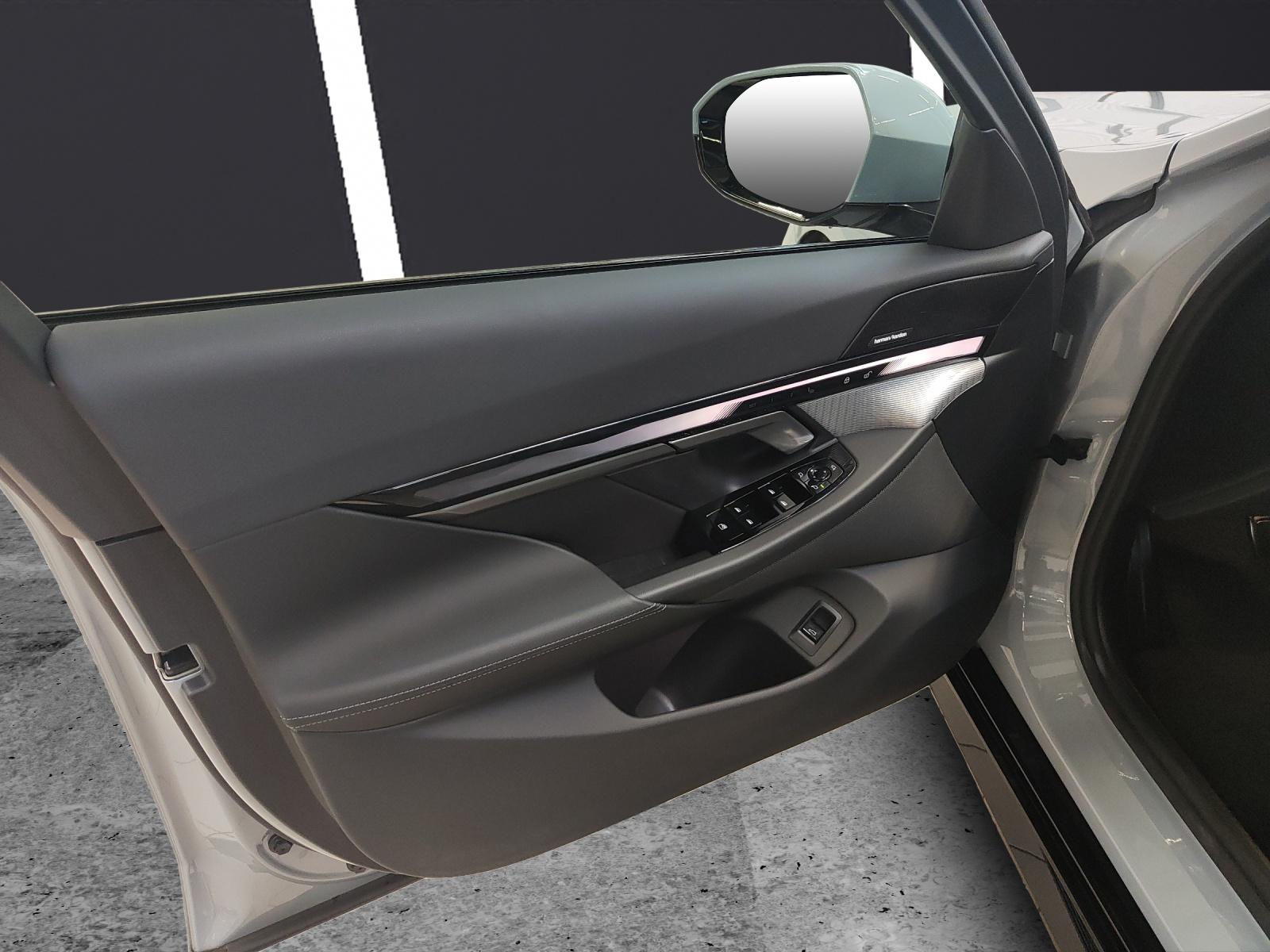 BMW 520d xDrive Touring-image-10