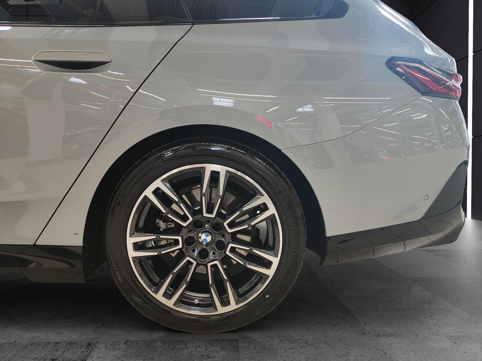 BMW 520d xDrive Touring-image-6