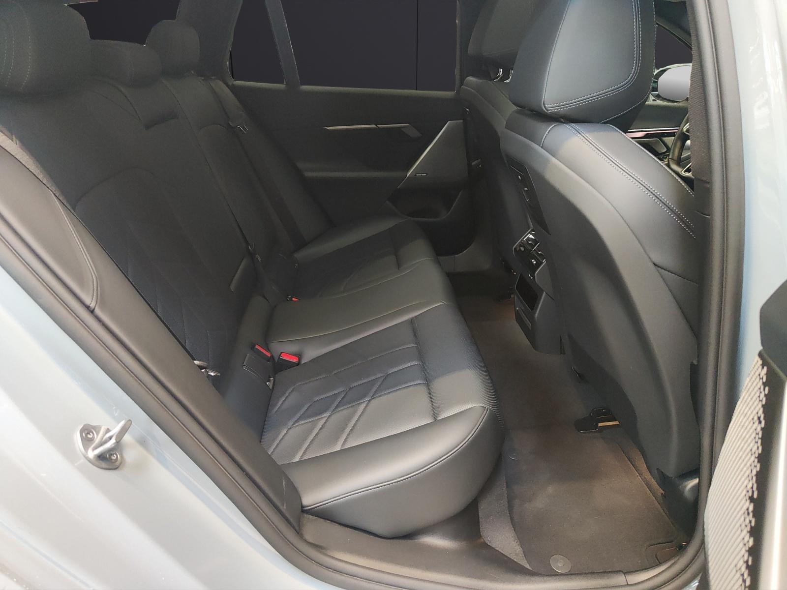 BMW 520d xDrive Touring-image-16