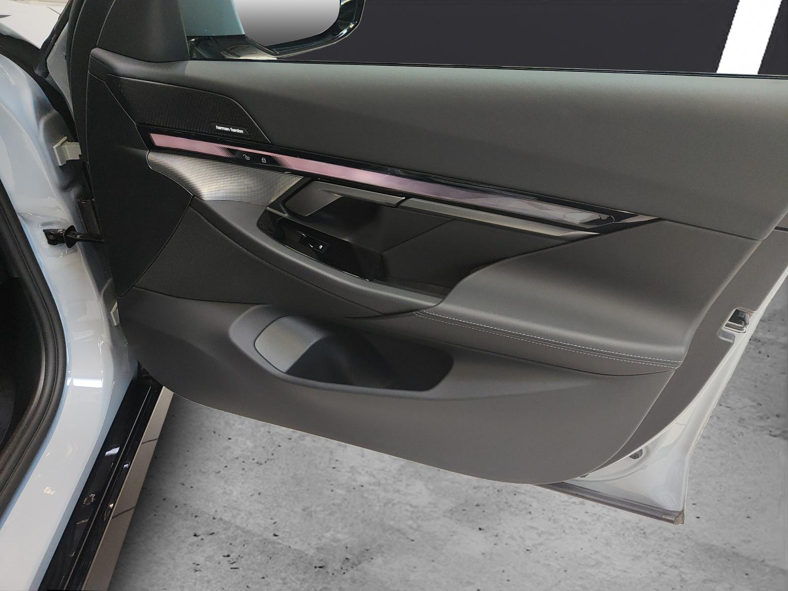 BMW 520d xDrive Touring-image-21