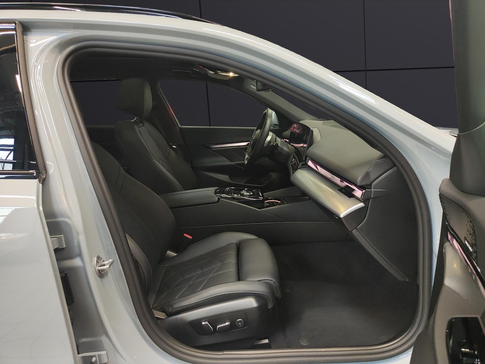 BMW 520d xDrive Touring-image-7