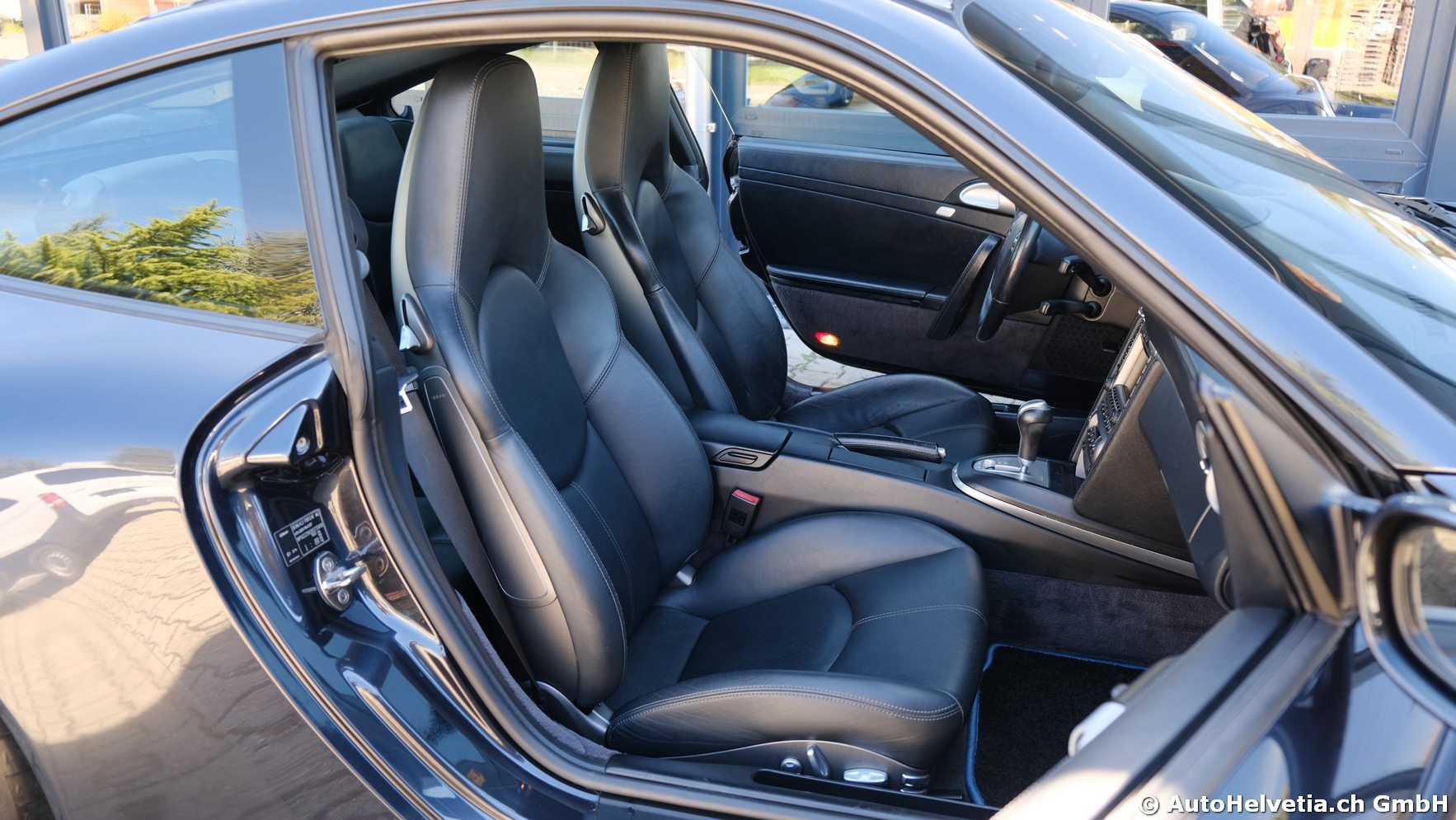 PORSCHE 911 Carrera 4S-image-14