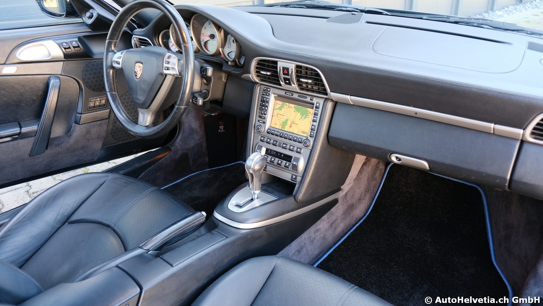 PORSCHE 911 Carrera 4S-image-13