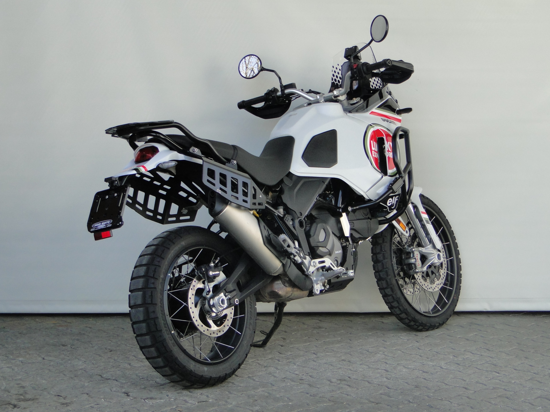 DUCATI 937 DesertX V2 Lucky Explorer-showroom-element-3