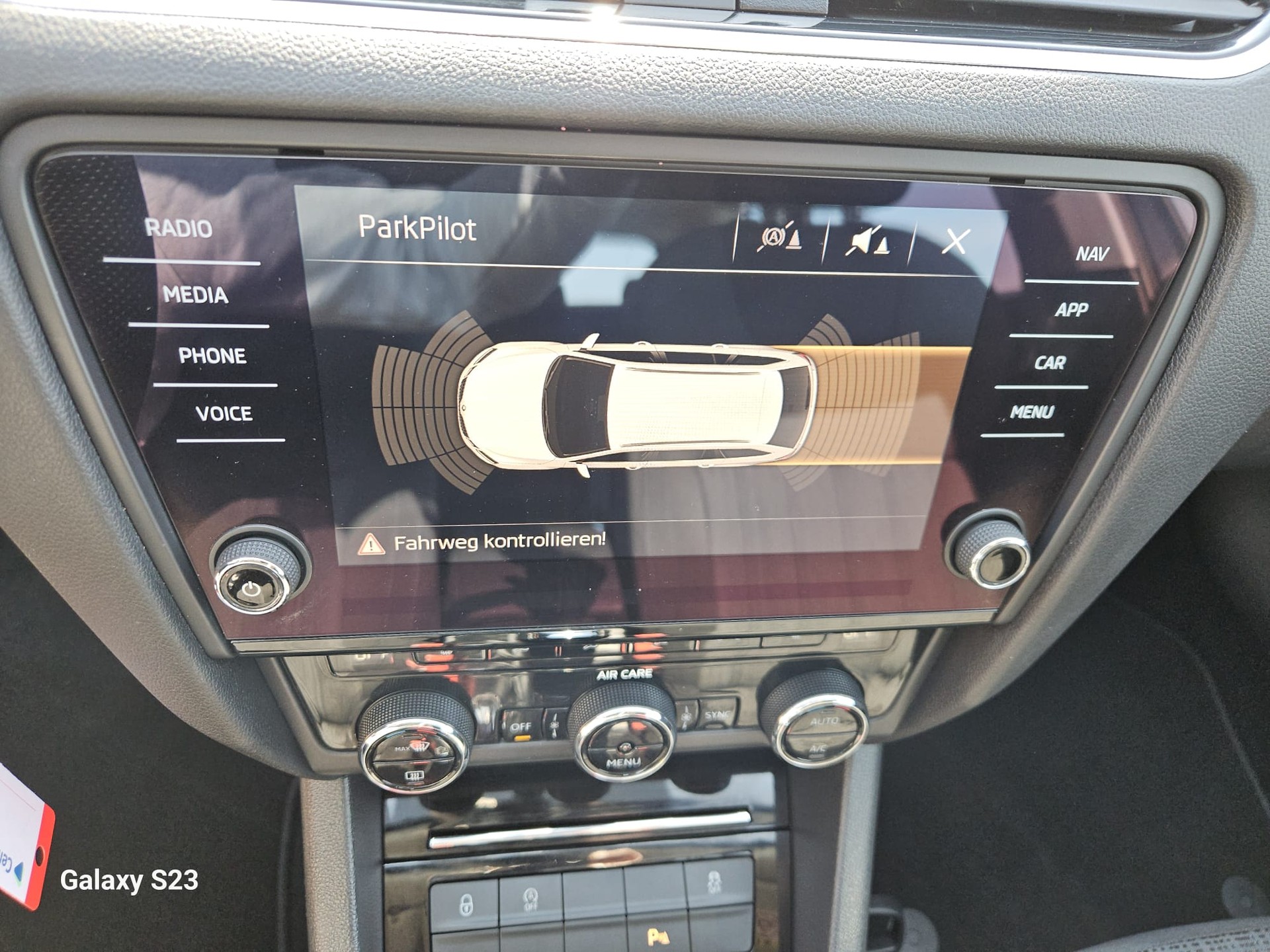 SKODA Octavia Combi 2.0 TDI Style 4x4-image-11