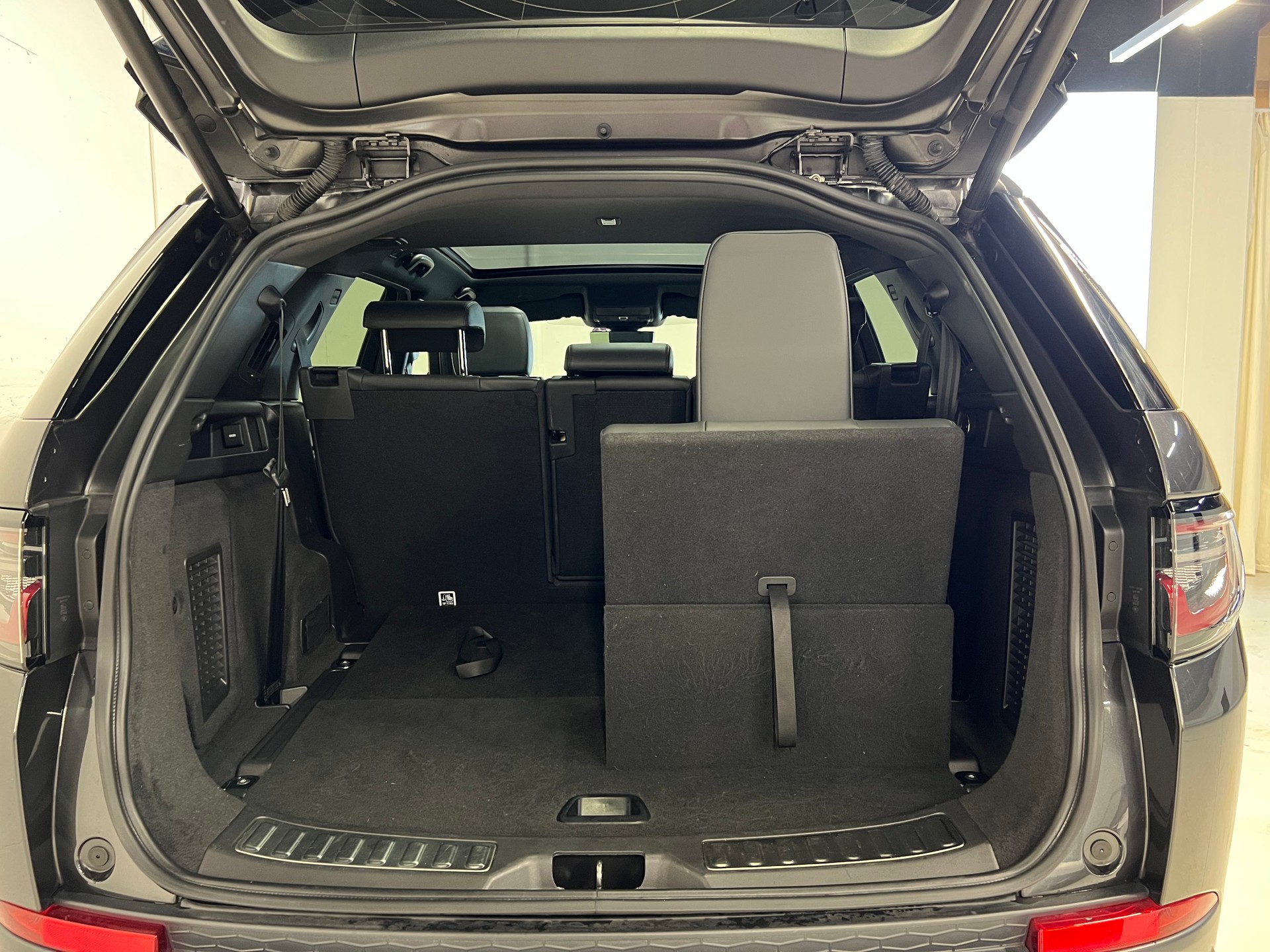 LAND ROVER Discovery Sport 2.0 Si4 250 HSE-image-12