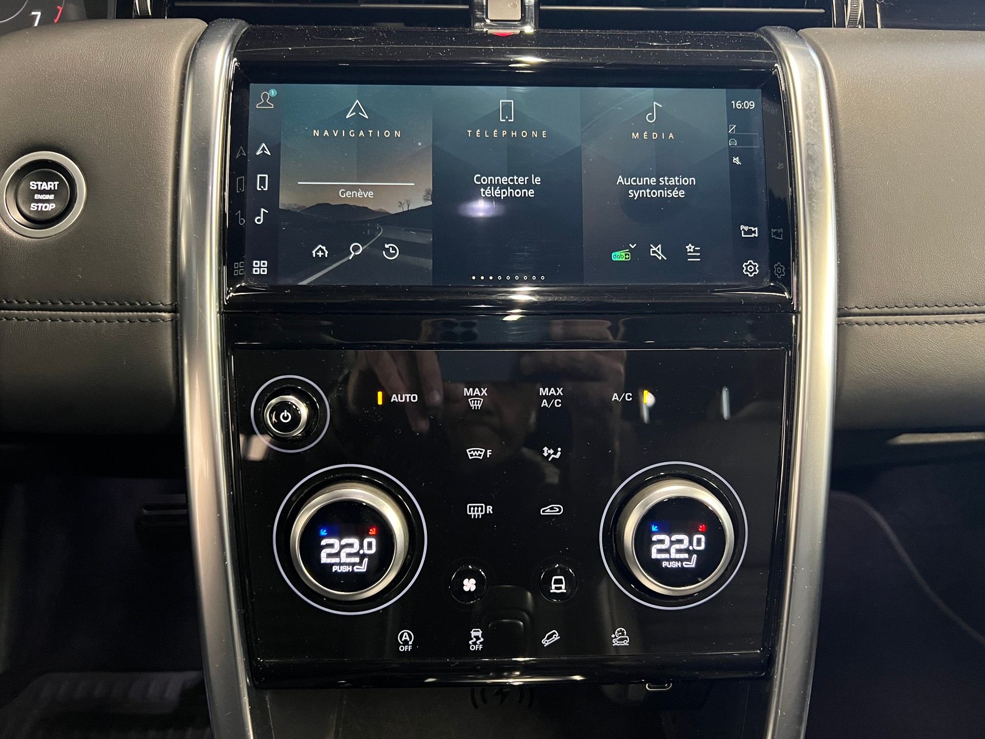 LAND ROVER Discovery Sport 2.0 Si4 250 HSE-image-4
