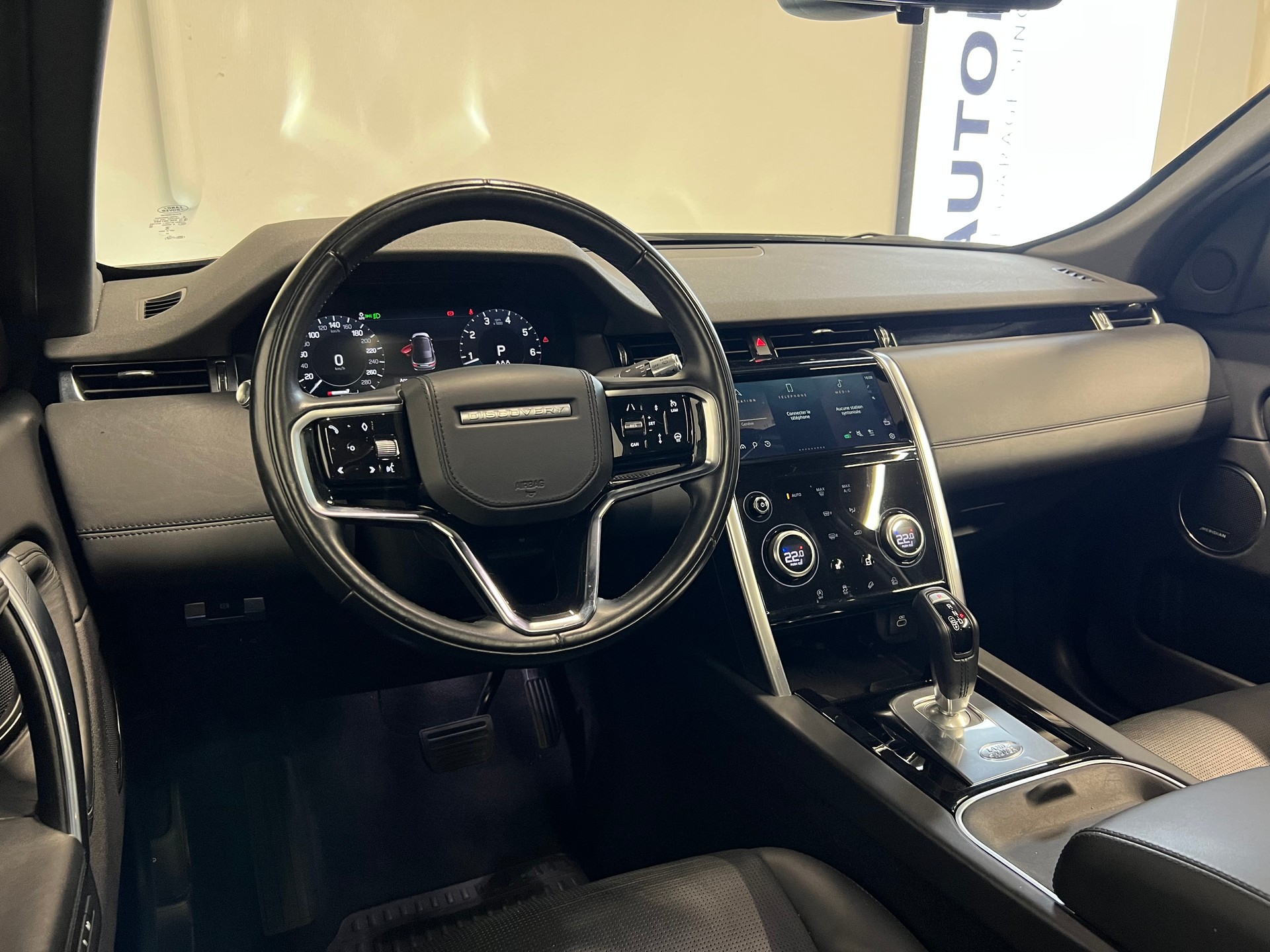 LAND ROVER Discovery Sport 2.0 Si4 250 HSE-image-2